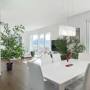 Luxury Lake View & Apartment